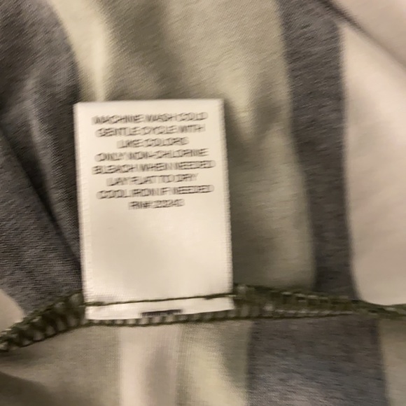 7th Avenue Design Studio sleevesless top - Picture 9 of 9